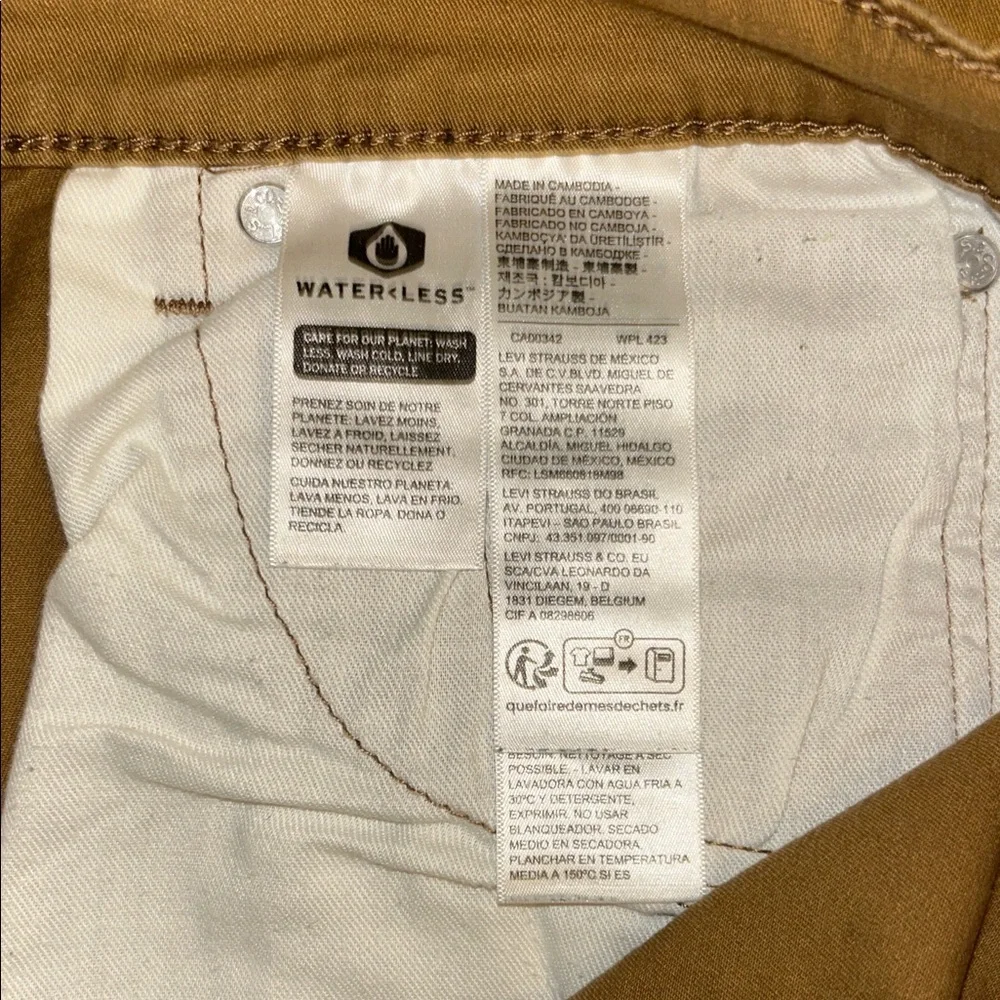 Men's Levis - Picture 3 of 3